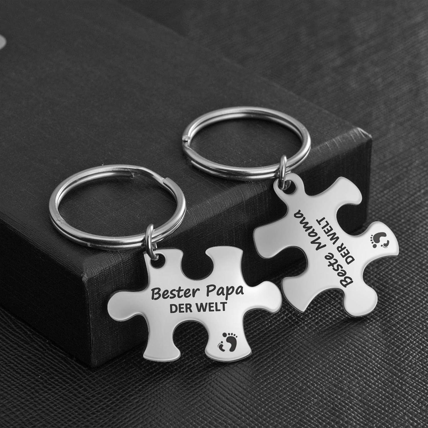 Thumbnail 1 de JSDDE Paar Schlüsselanhänger mit Gravur „Bester Papa/Beste Mama der Welt“ – Puzzle-Anhänger für Mutter & Vater