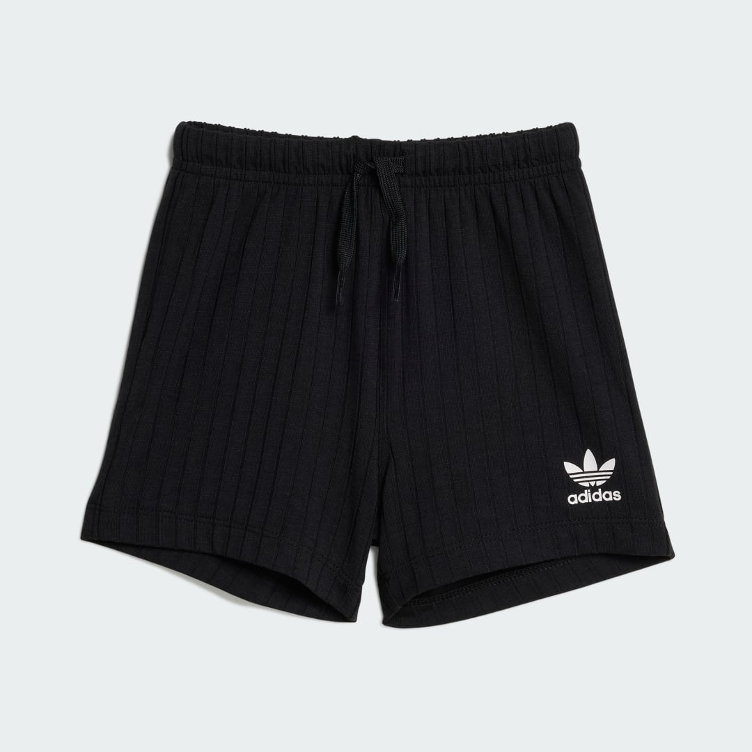 Detalle 2 de Conjunto Adidas de canalé ancho Regular: camiseta y pantalón corto en negro