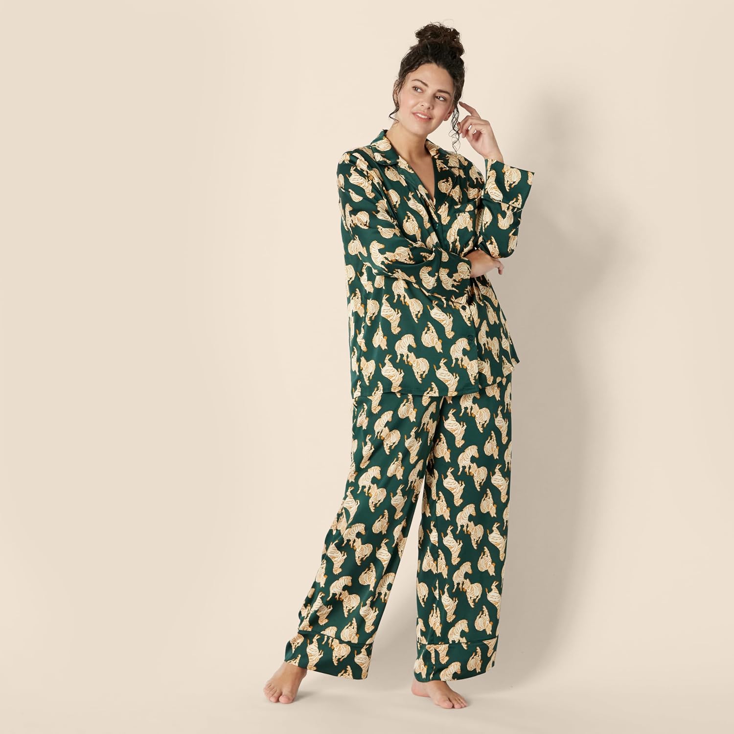 Thumbnail 4 de Amazon Essentials Women’s Satin Pyjama Shirt and Bottoms Set (Satin Georgette)