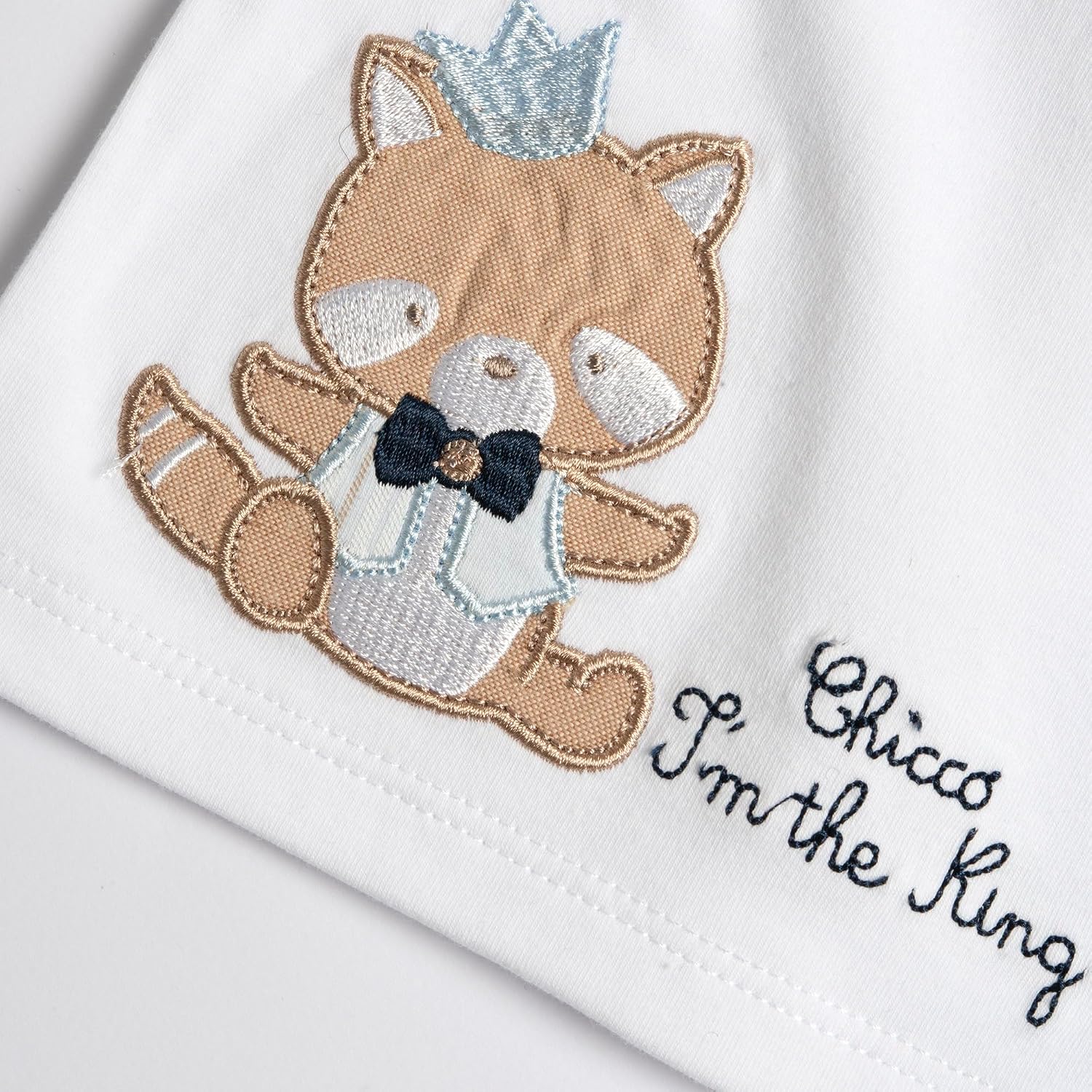 Detalle de Ensemble bébé Chicco avec T-shirt et Short Élégants – coton, ouverture dos et motif raton laveur