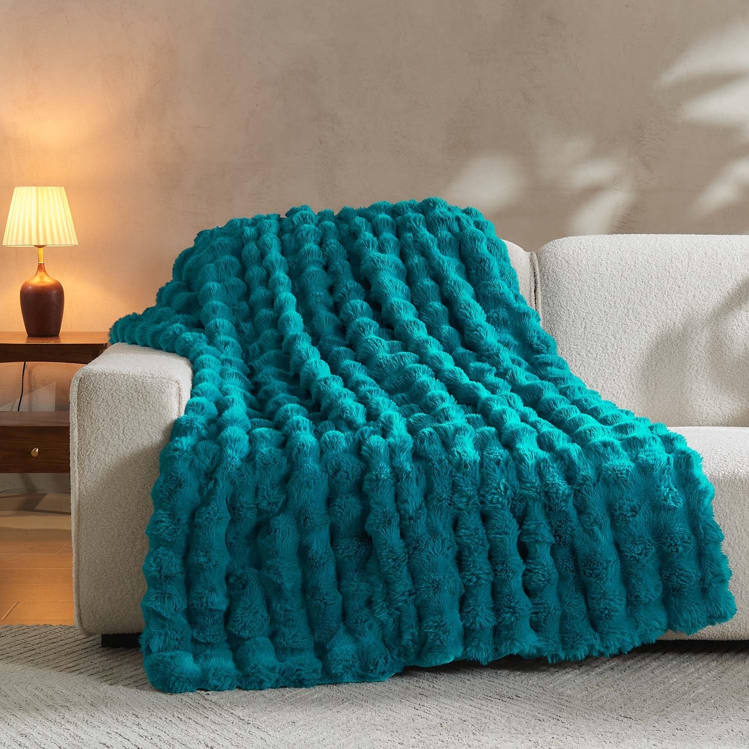 Detalle 1 de Lotus Karen Teal Faux Fur Throw Blanket, 90 x 90 Inches, Bubble Texture