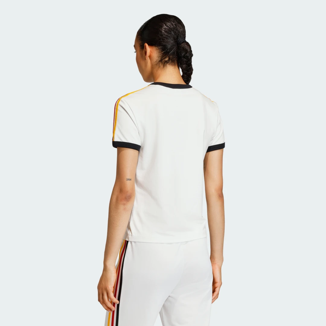 Detalle 2 de Camiseta entallada Adidas con las 3 bandas – color Blanco