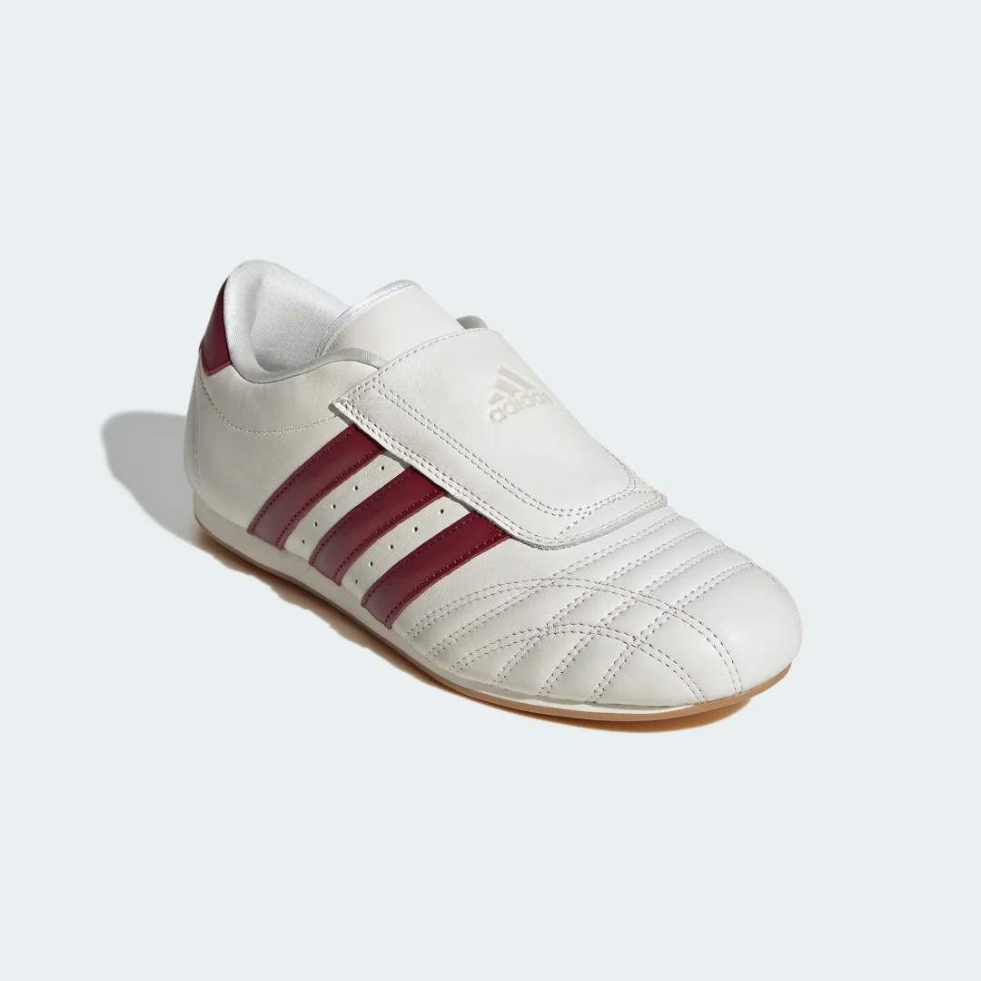 Detalle de Adidas Taekwondo, zapatilla blanca