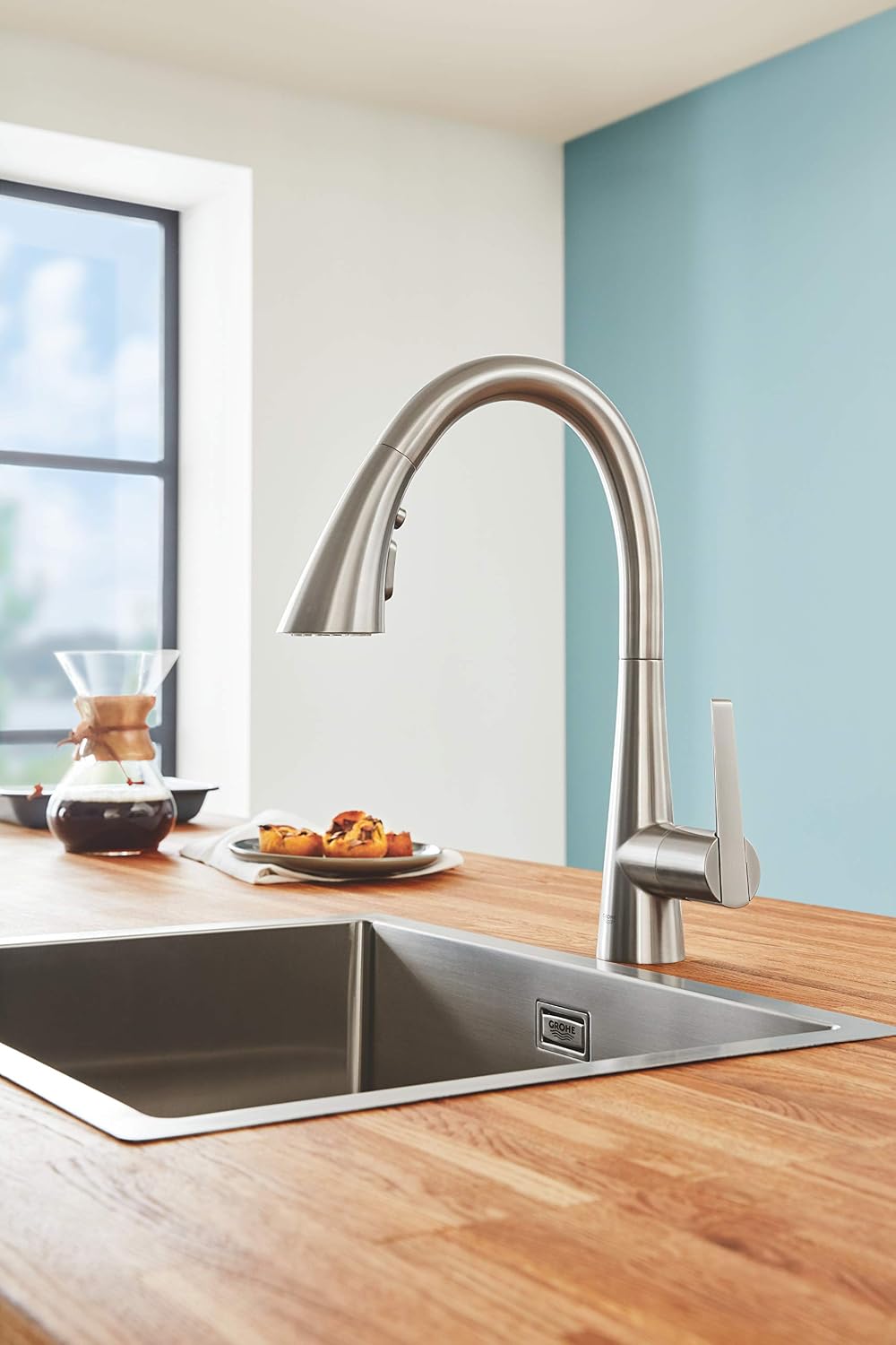 Detalle de GROHE Zedra 32294DC2 – bateria kuchenna Supersteel z wyciąganą wylewką i 3 strumieniami