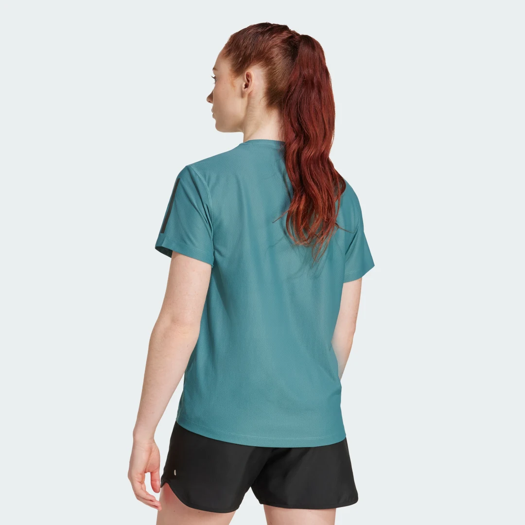 Detalle 2 de Camiseta Own The Run de Adidas – verde, para tus entrenamientos diarios