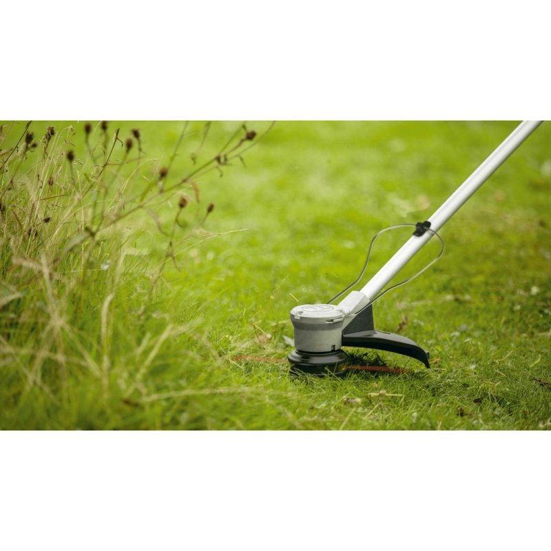 Detalle de Tijera de césped inalámbrica Bosch AdvancedGrassGut 36V-33 33 cm: libertad y precisión sin cables