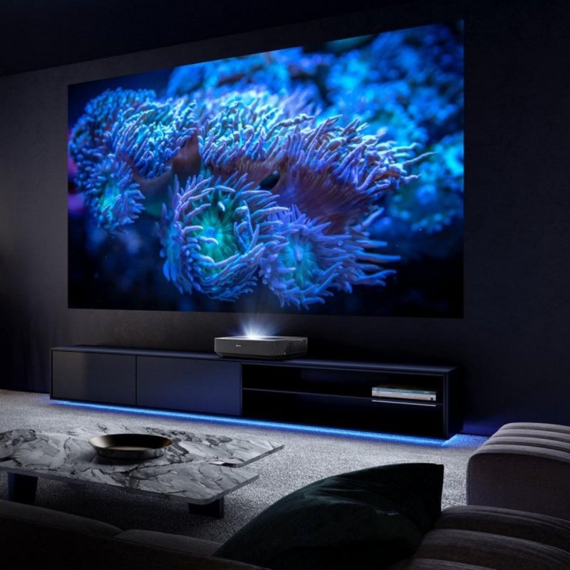 Detalle 2 de Hisense PL1SE: Proyector ultracorto Láser 4K con 2100 lúmenes, Dolby Vision y sonido 30 W para cine en casa