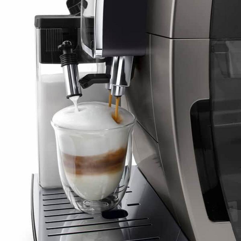 Detalle de DeLonghi Dinamica Plus: Cafetera espresso automática con molinillo y espumador (1,8 L, 15 bares, 2 tazas)