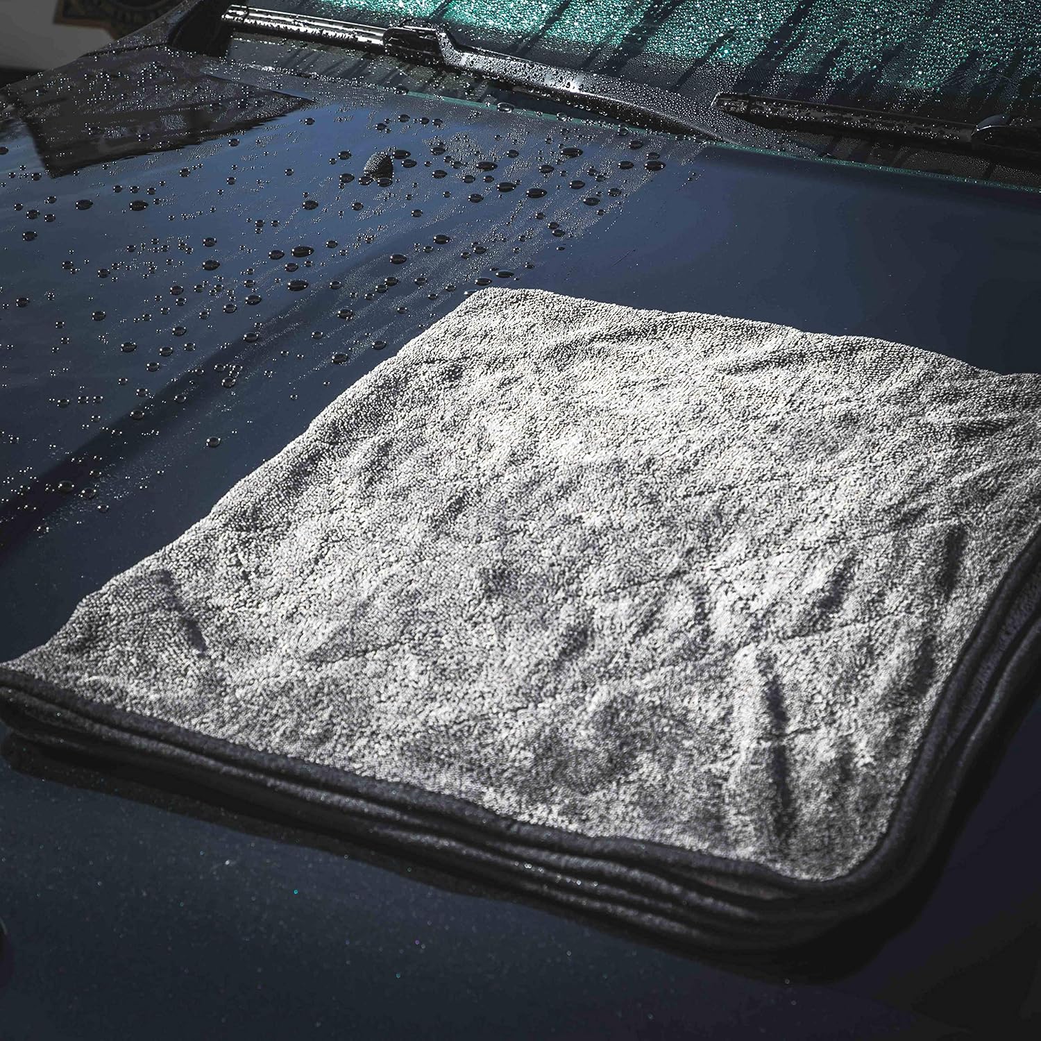 Detalle 2 de Adam's Polishes Towel Jumbo Plush Drying Towel (33 x 29 in, 1500 GSM) — Absorbent Microfiber 2-Pack, White