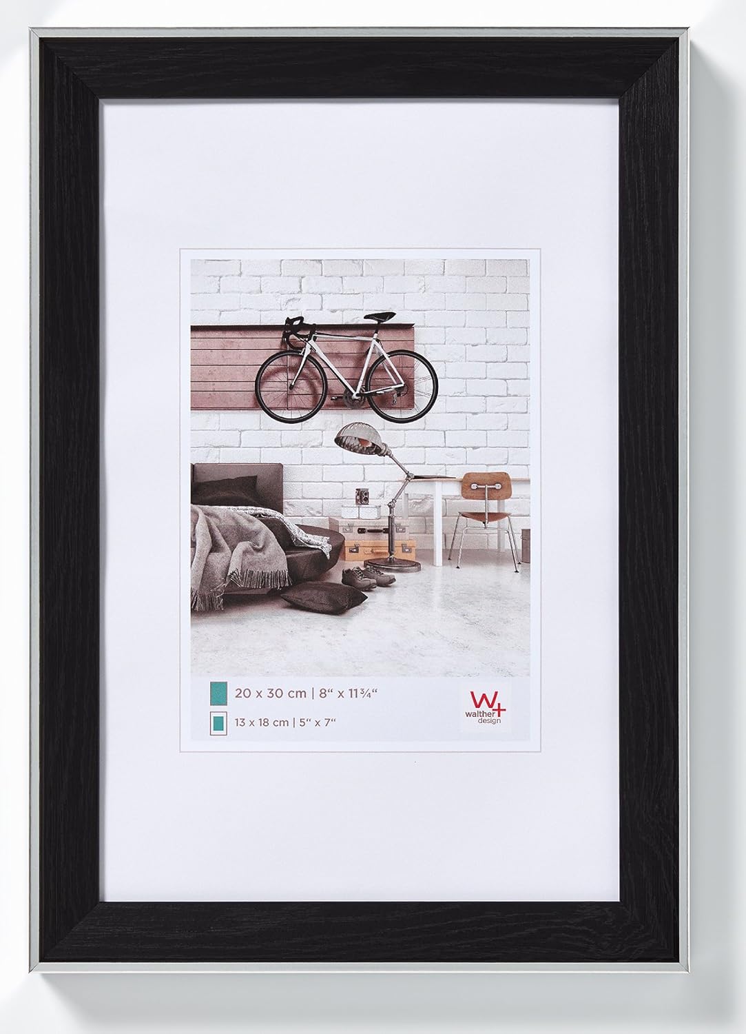 Detalle 2 de walther design Cadre Photo Noyer 10 x 15 cm avec Bord extérieur argenté – EN015N