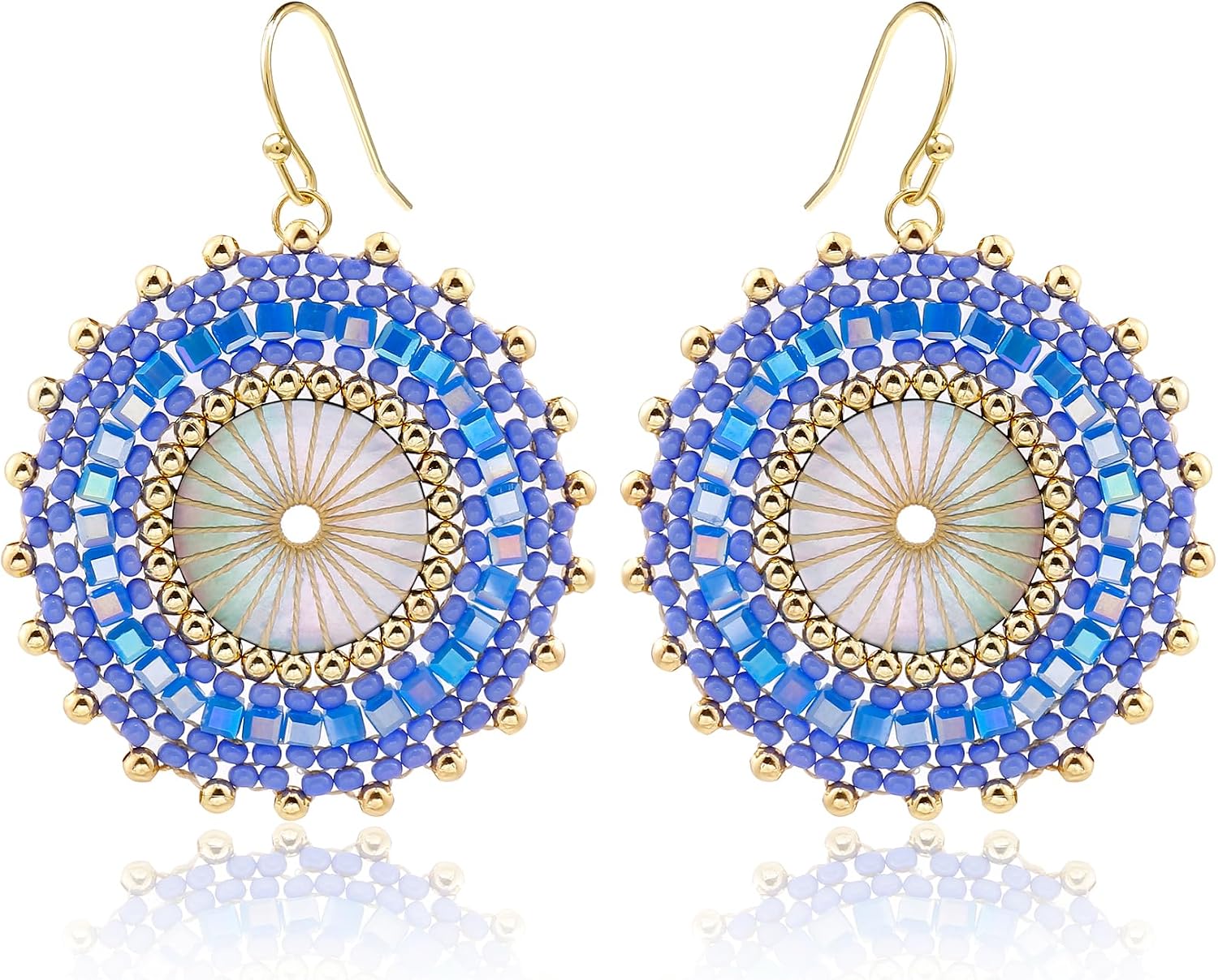 Detalle 2 de Bunte Perlenohrringe – handgefertigte Boho-Creolen aus böhmischen Perlen für Sommer & Strand