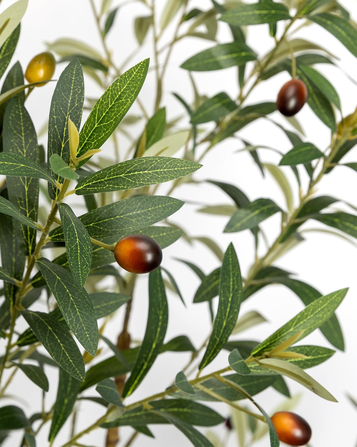 Detalle de LuceAlberi artificial olive tree, 6 ft