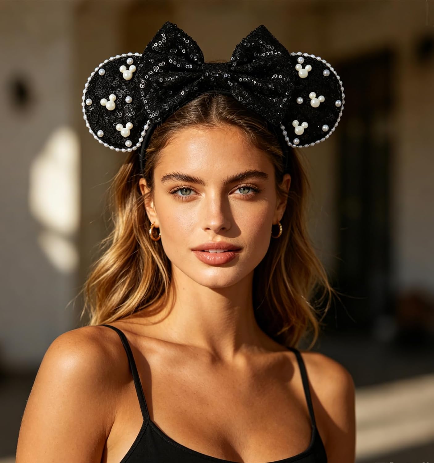 Detalle de LIHELEI Black Sequin Mouse Ears Headband with Pearl Accent