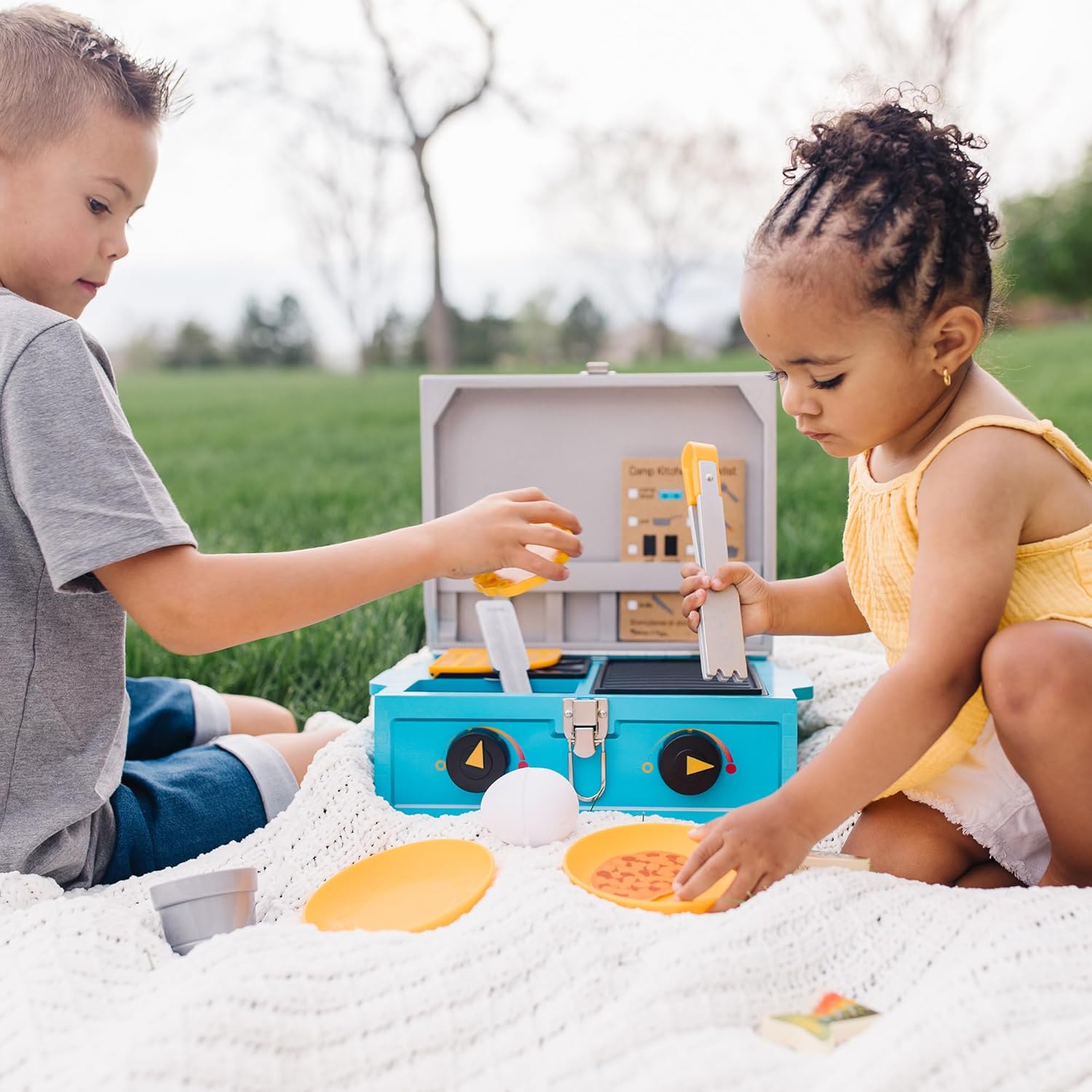 Thumbnail 6 de Melissa & Doug Let’s Explore – Set da Gioco Cucinare all’Aperto in Legno (27 pezzi), per bambini 3+ anni