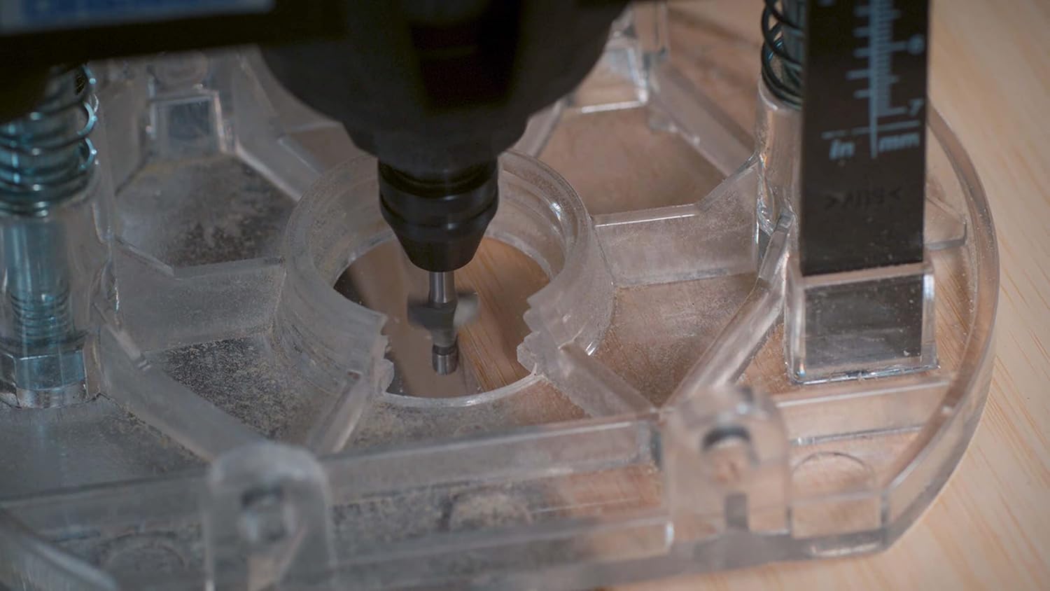 Thumbnail 5 de Dremel 335 Plunge Router: fresatrice per immersione per lavorazioni di precisione con utensili Dremel