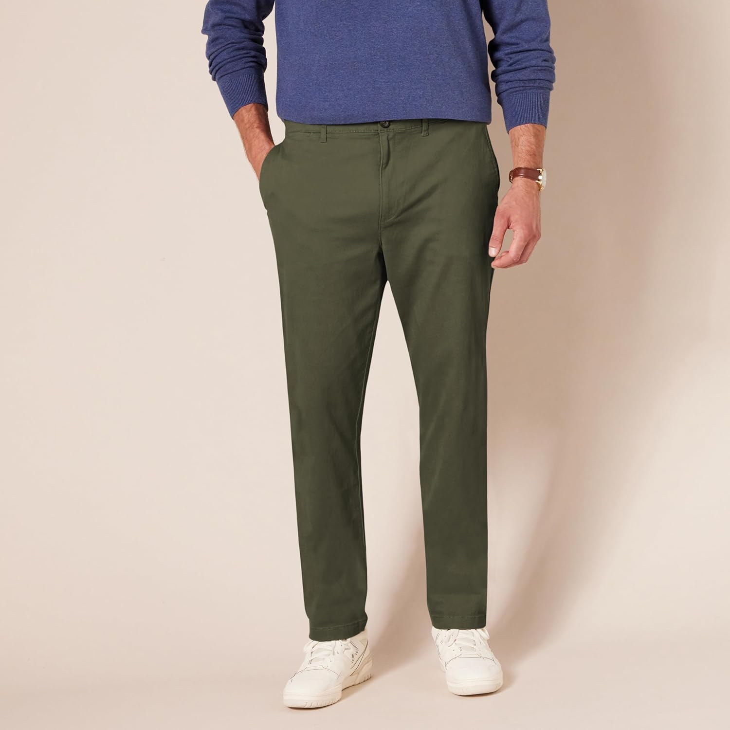 Thumbnail 4 de Amazon Essentials Men’s Slim-Fit Casual Stretch Chino Trousers (Khaki)