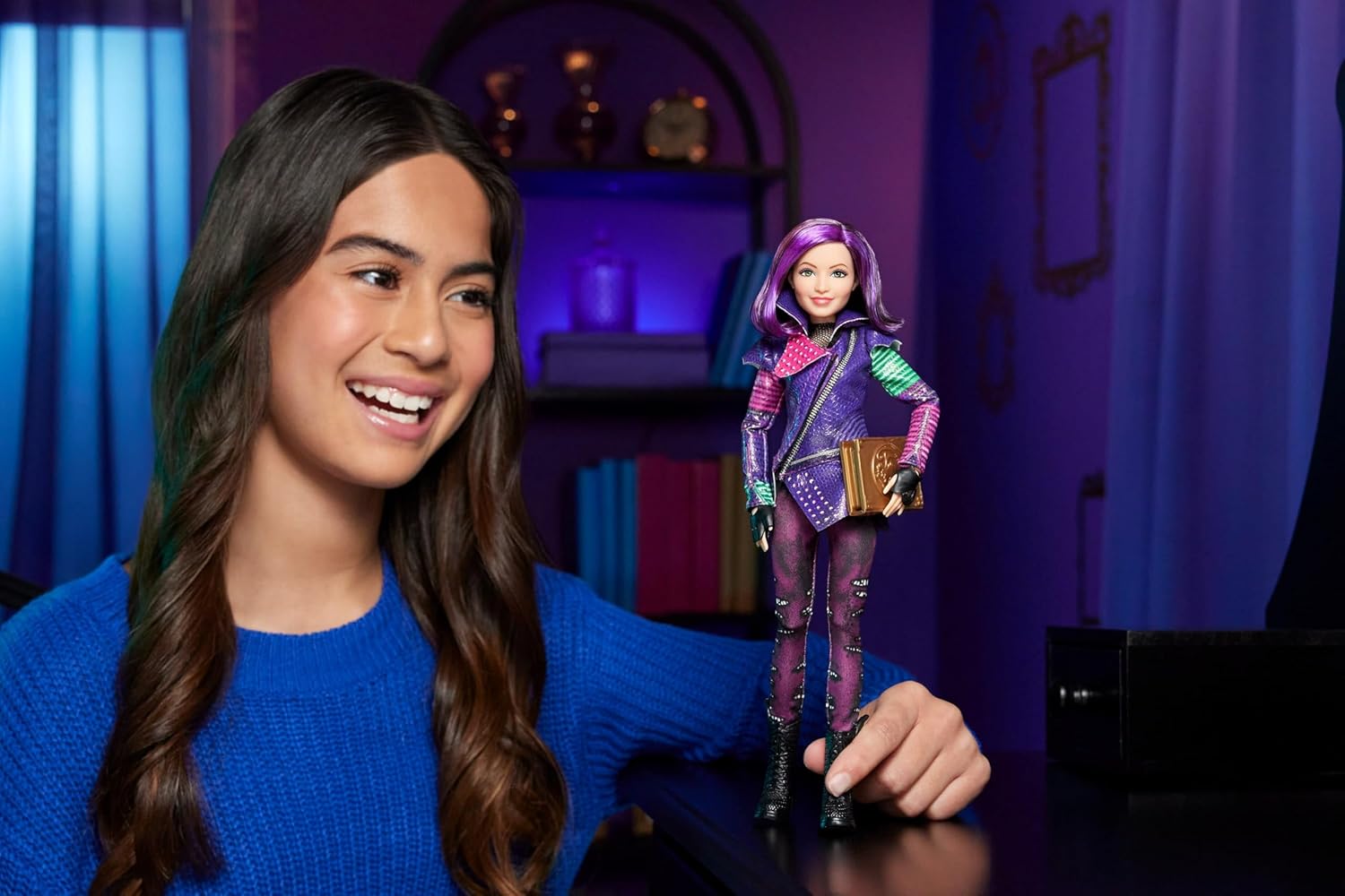Detalle 2 de Mattel Descendants Mal Isle of the Lost Tenth Anniversary Fashion Doll (11 in) – Removable Outfit & Spell Book
