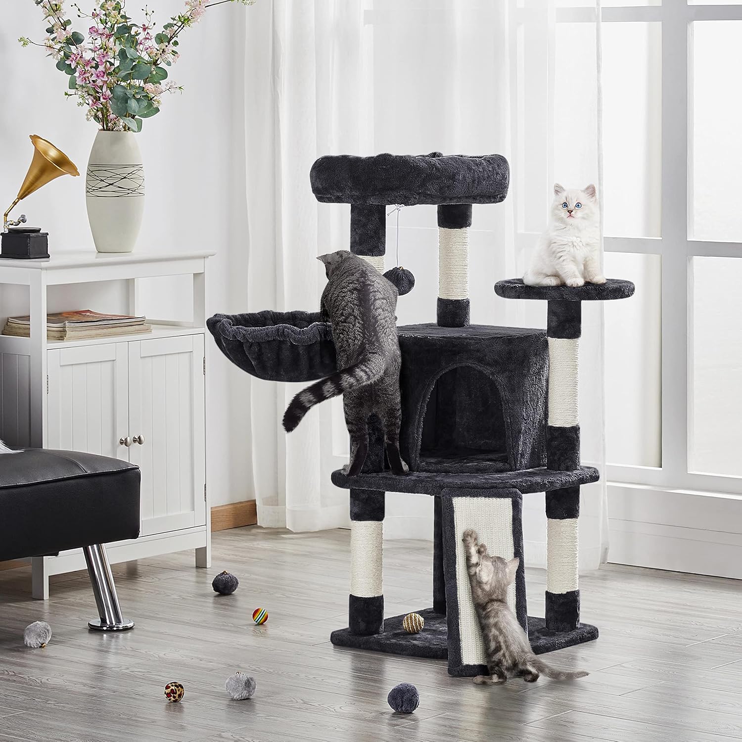 Detalle de Yaheetech Kratzbaum Stabiler Katzenbaum – Höhe 107 cm, mit Höhle, Plüsch und Sisal, für 2–3 Katzen