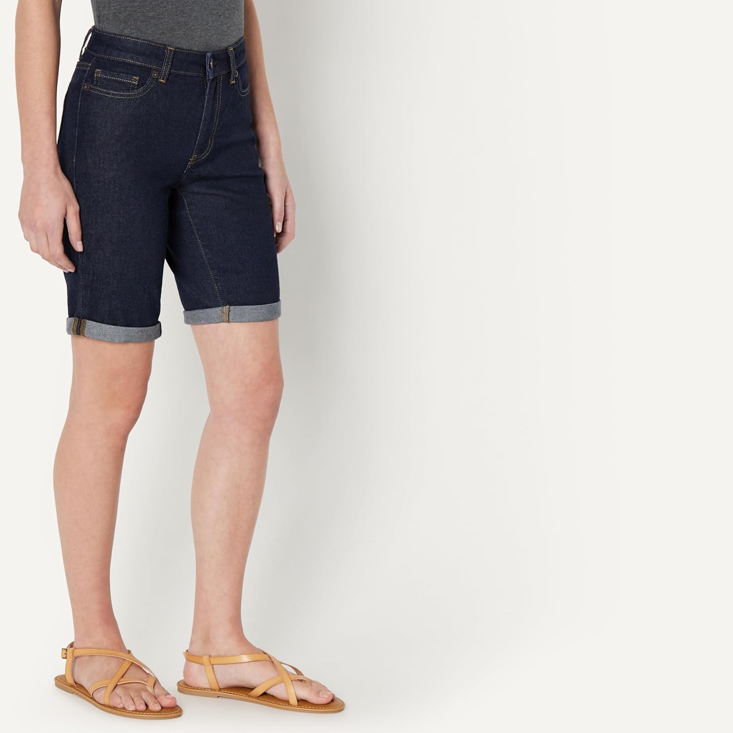 Thumbnail 1 de Amazon Essentials Women's Medium Stretch Slim-Fit Mid-Rise 9" Bermuda Jean Short