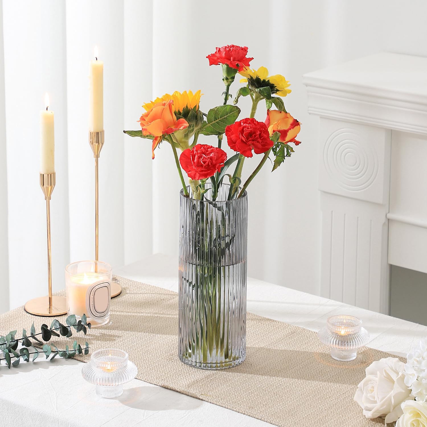 Detalle 2 de KAYLETIN zwarte geribbelde glazen vaas in borosilicaatglas, 25 cm