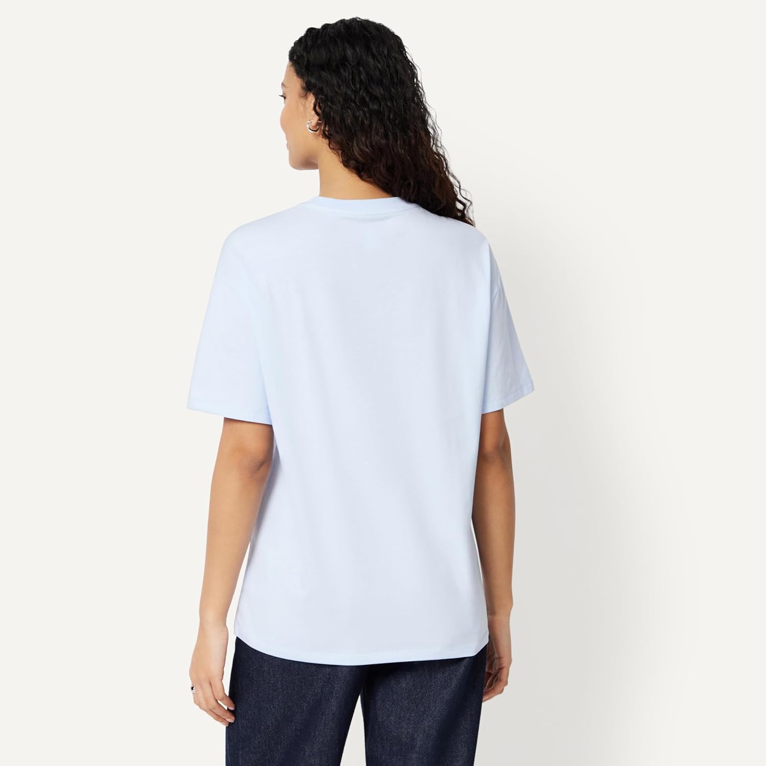Detalle 2 de Amazon Essentials Women's Oversized-Fit Short Sleeve Crewneck Shirt