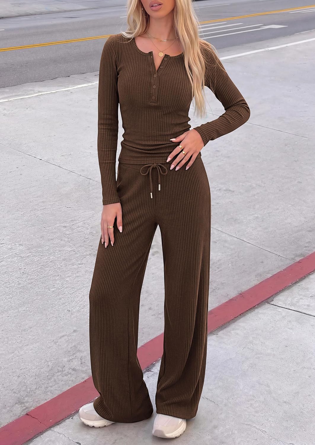 Detalle 2 de PRETTYGARDEN PR1669 Two-Piece Rib-Knit Lounge Set with Henley Top and Wide-Leg Pants