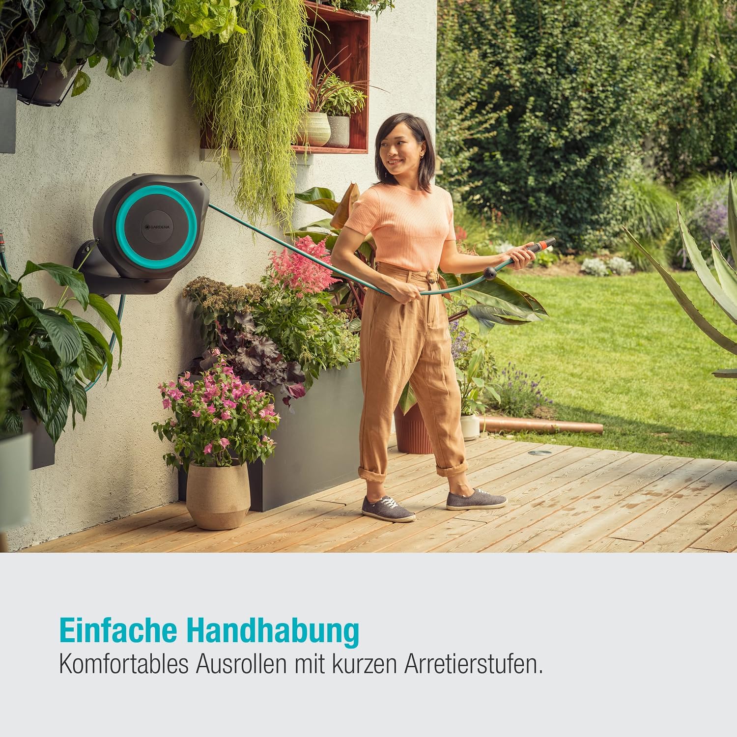 Detalle 2 de GARDENA Wand-Schlauchbox RollUp S türkis 15 m (18600-20) – schwenkbare Trommel mit Wandhalterung
