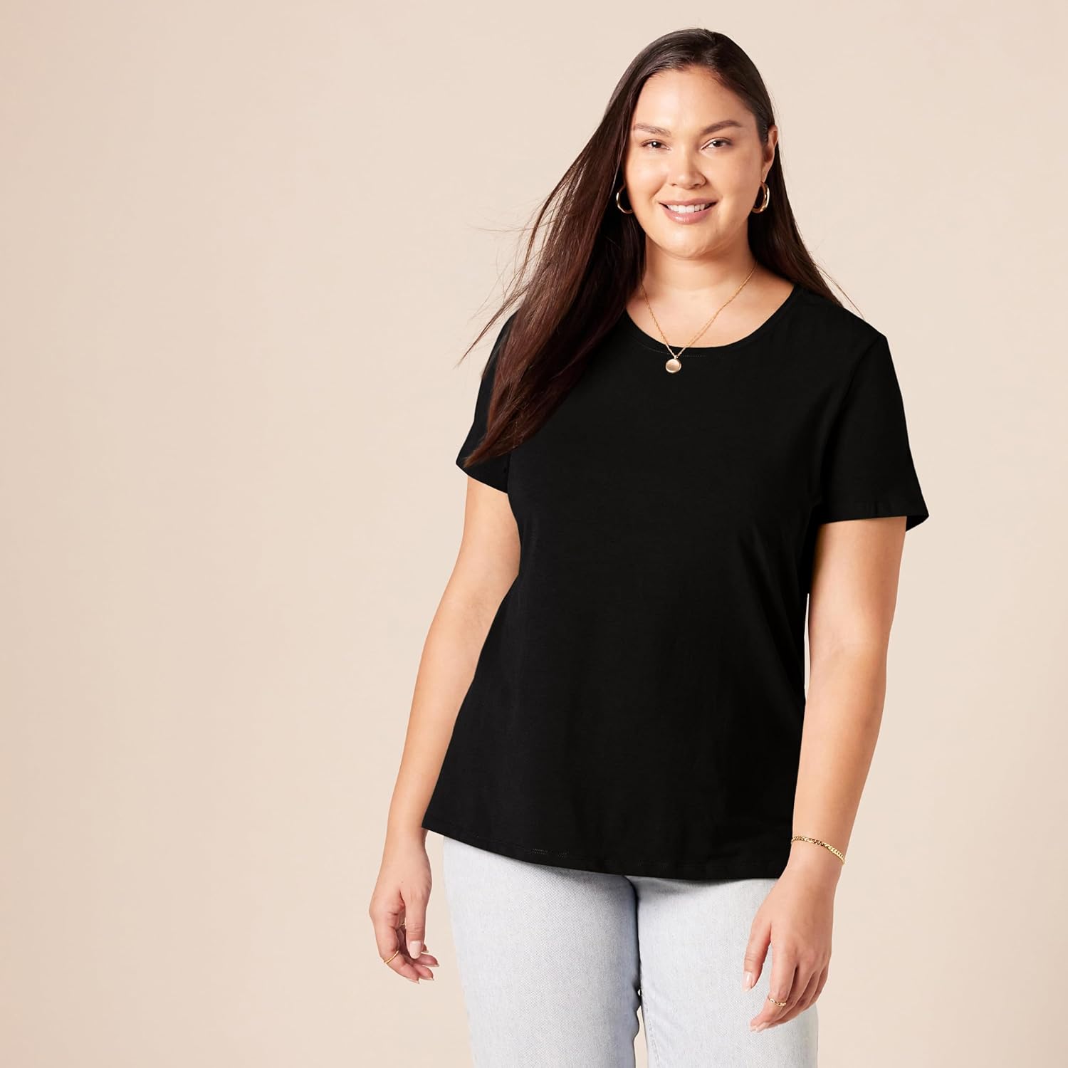 Thumbnail 5 de Amazon Essentials Women’s Regular-Fit Short-Sleeve T-Shirt (Crewneck & V-Neck) Multipacks