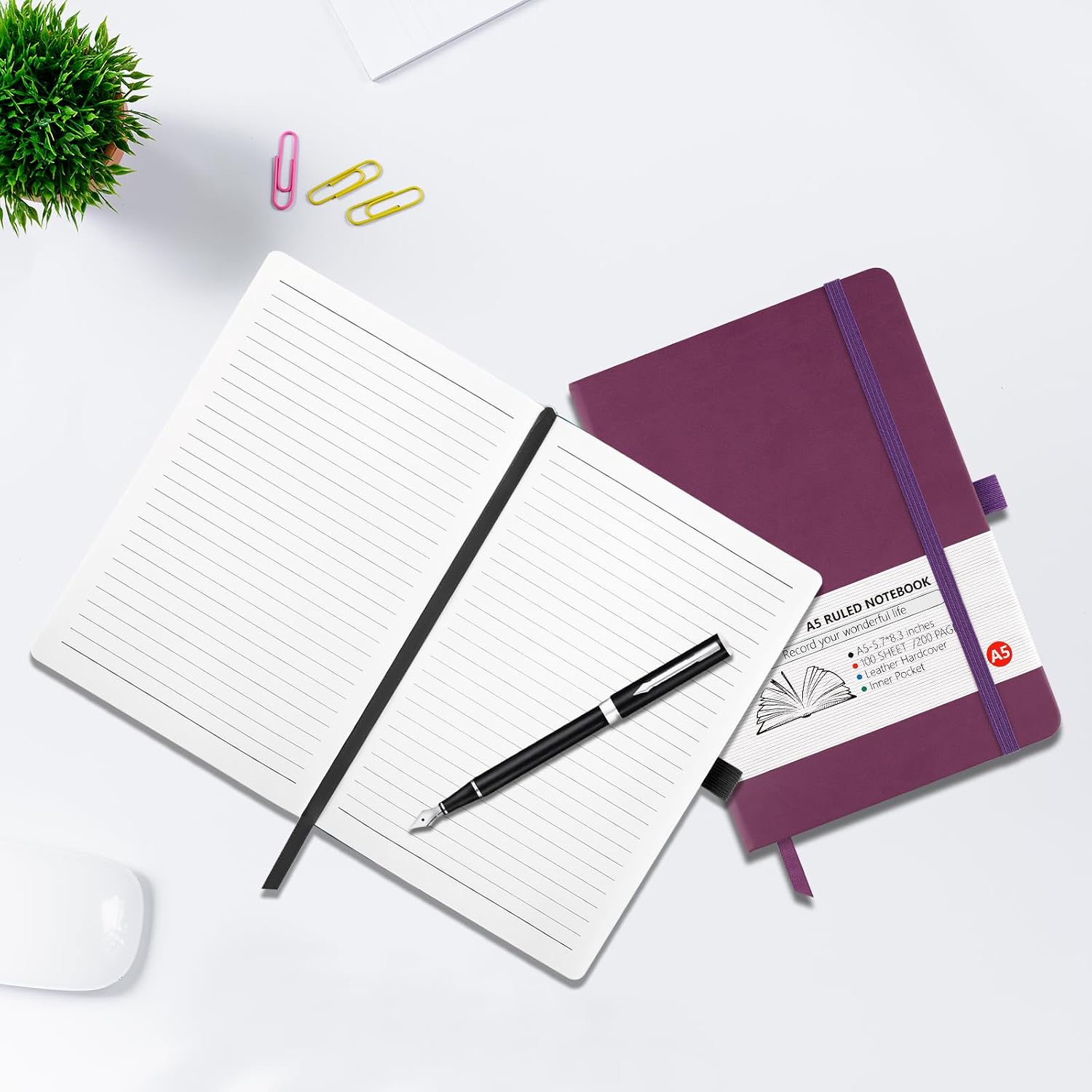 Detalle de YIEO A5 Hardback Journal Notebook 2-Pack (PU leather covers, lined pages, bookmark & pen loop)