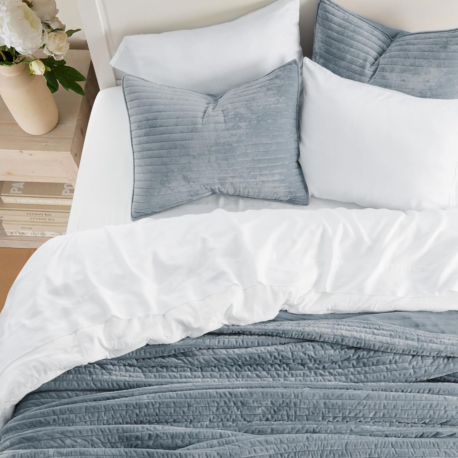 Thumbnail 2 de EVERGRACE Velvet Quilt Set (King Size) in Blue Linen — Luxurious Soft Striped Channel Bedding with 2 Shams