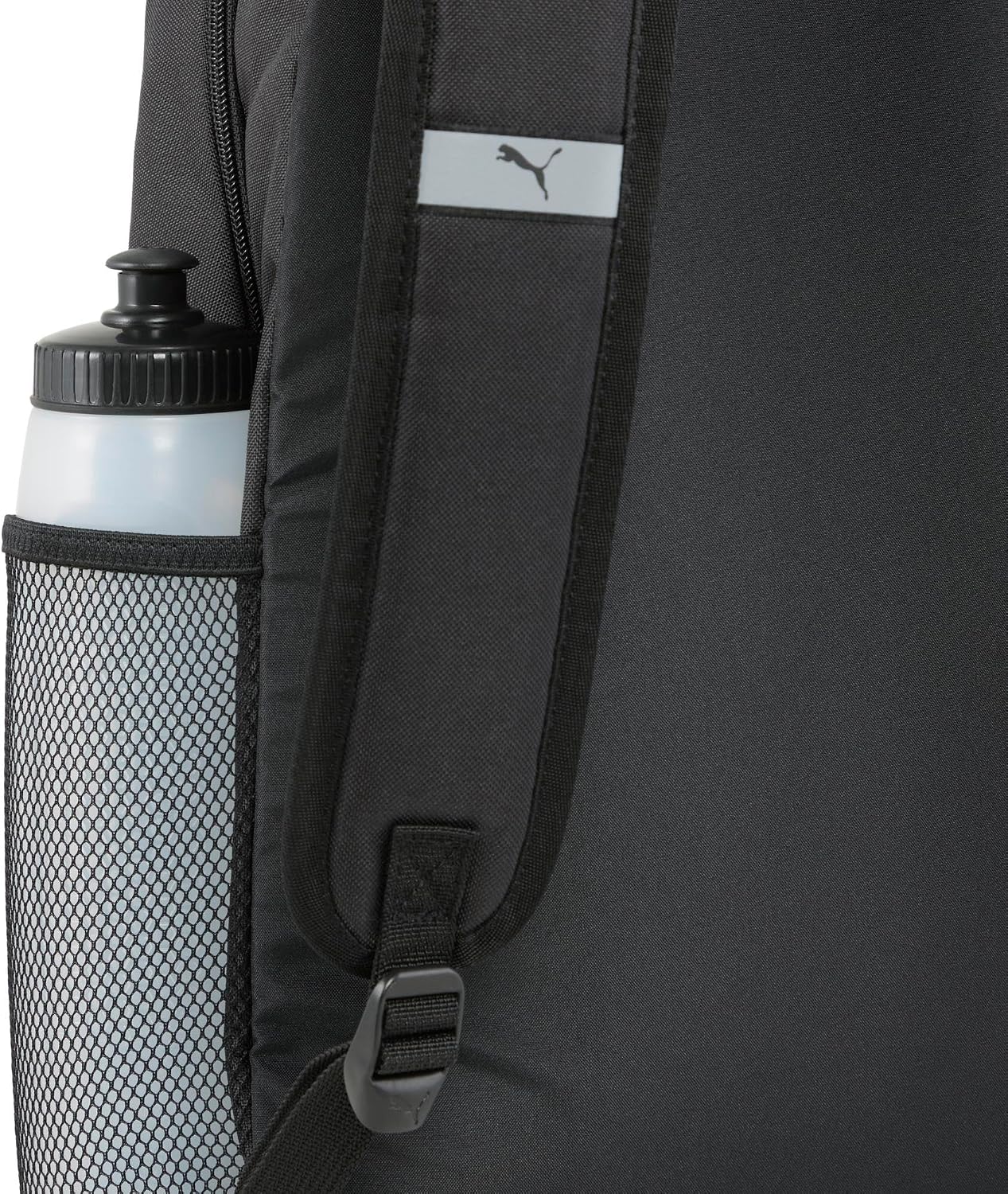 Detalle de PUMA PHASE Backpack: A Practical Daily Pack with Subtle Style