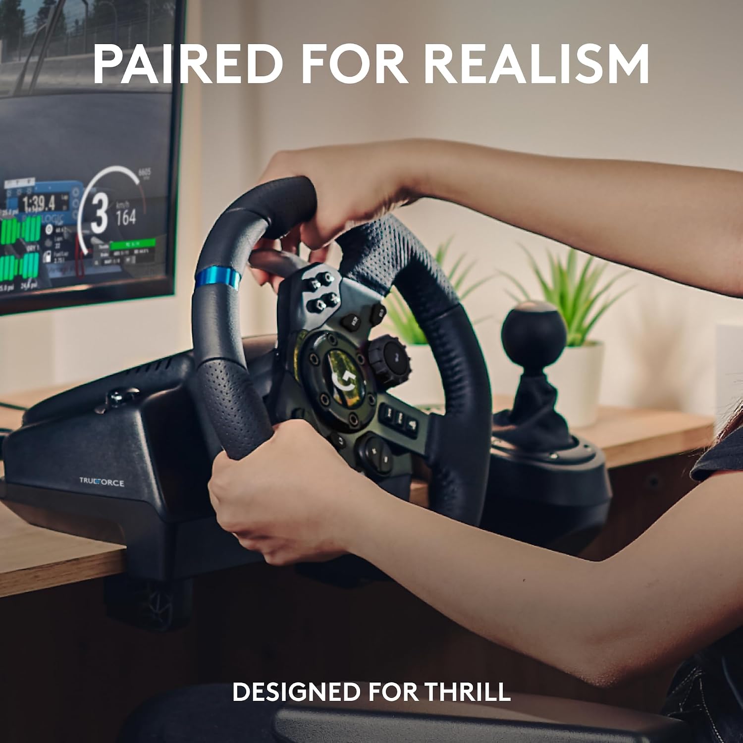 Detalle de Logitech G923 Racing Wheel and Pedals with TRUEFORCE + Driving Force Shifter (Real Leather) for PS5, PS4, PC and Mac