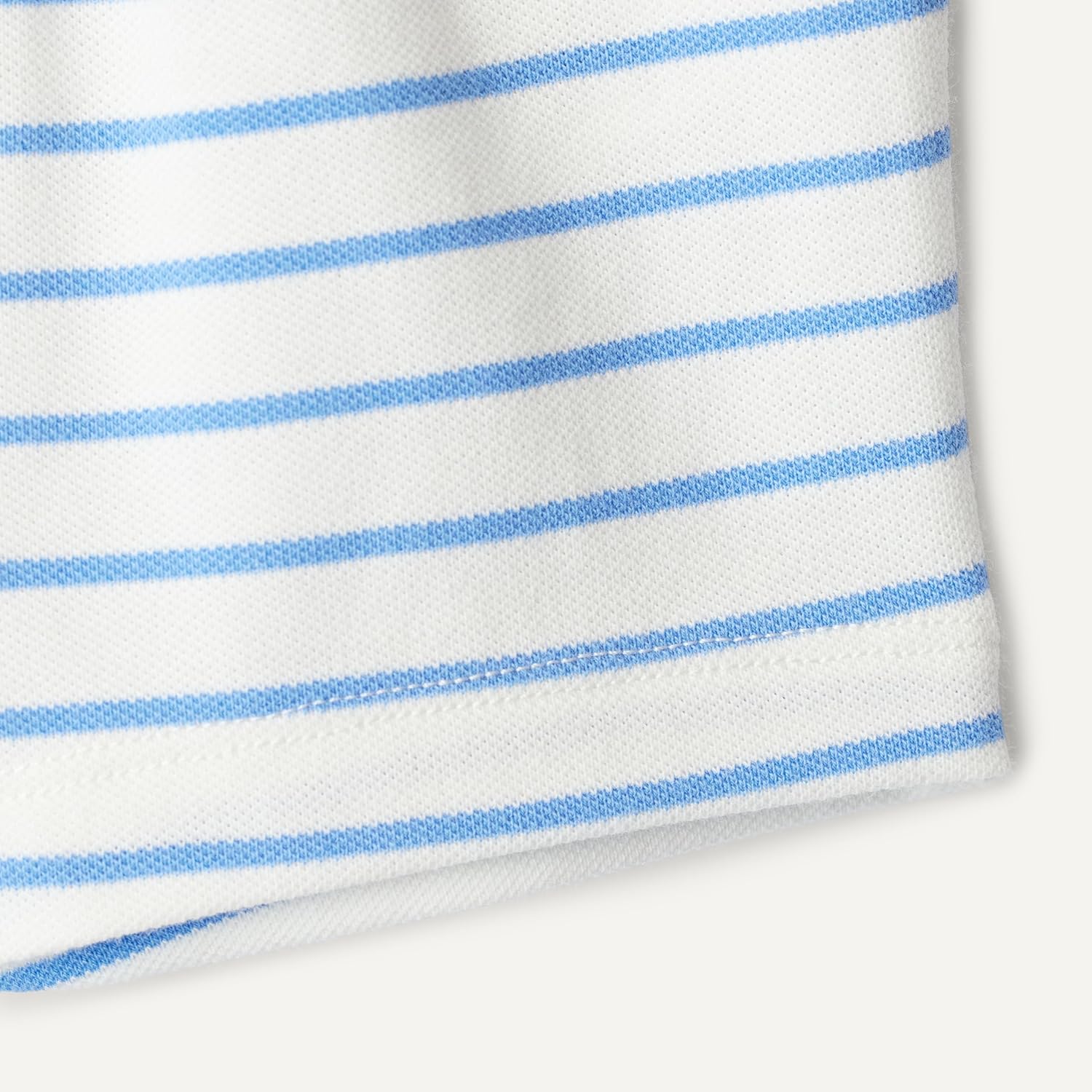 Thumbnail 4 de Amazon Essentials x Sofia Grainge Toddlers and Baby Boys' Cotton Pique Short Sleeve Shirt & Shorts Play Set