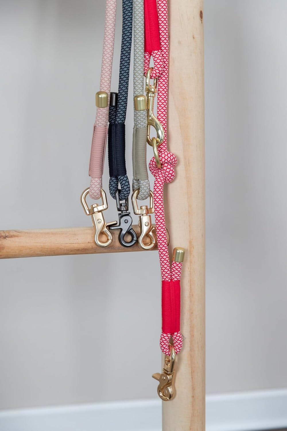Detalle de TRIXIE Laisse V Soft Rope M-L, 2 m / 10 mm, Rose – Laisse réglable en corde tressée pour chiens moyens et grands