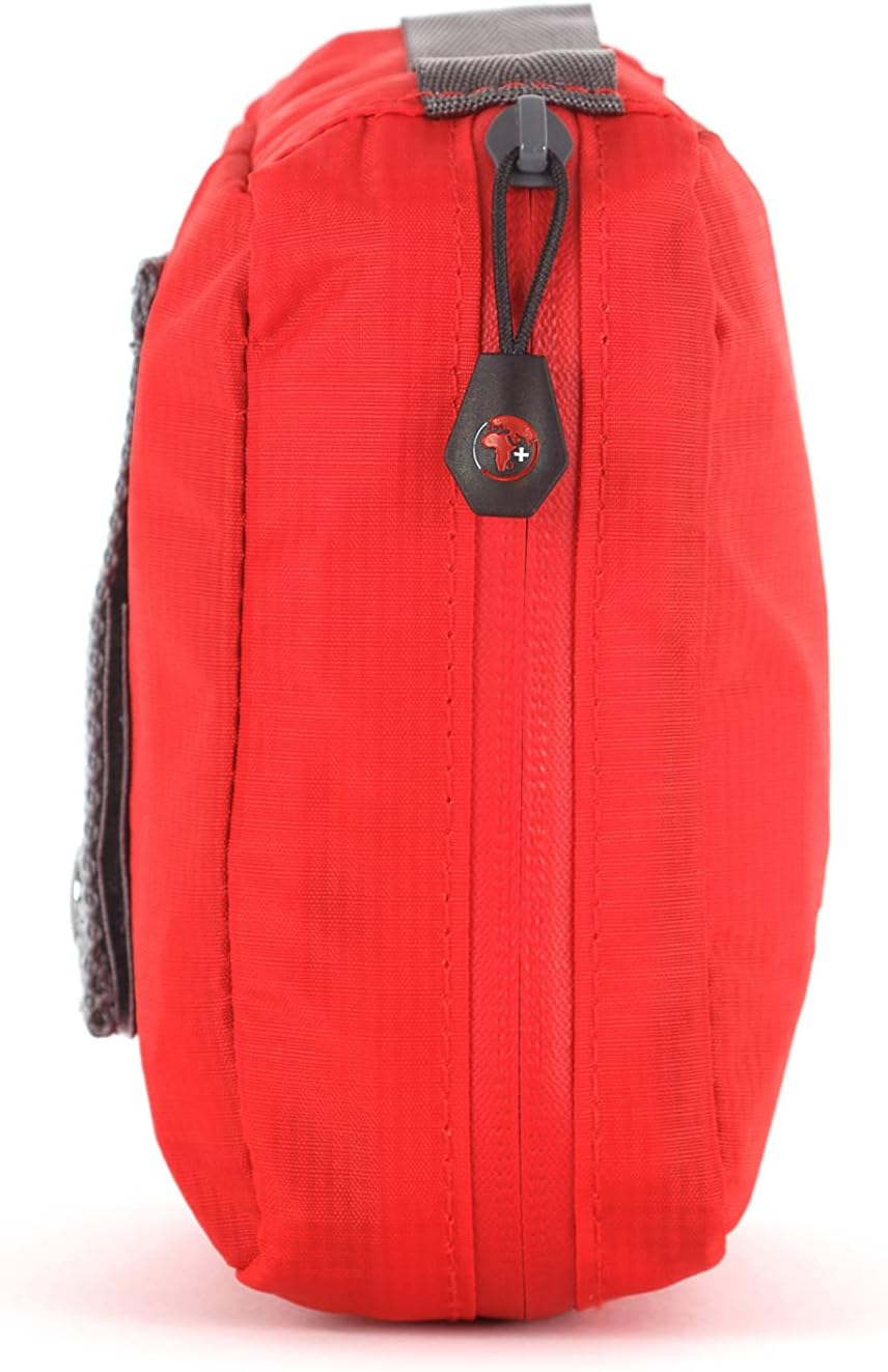 Detalle de Lifesystems Pocket First Aid Kit: CE Certified Contents for Hiking and Outdoors