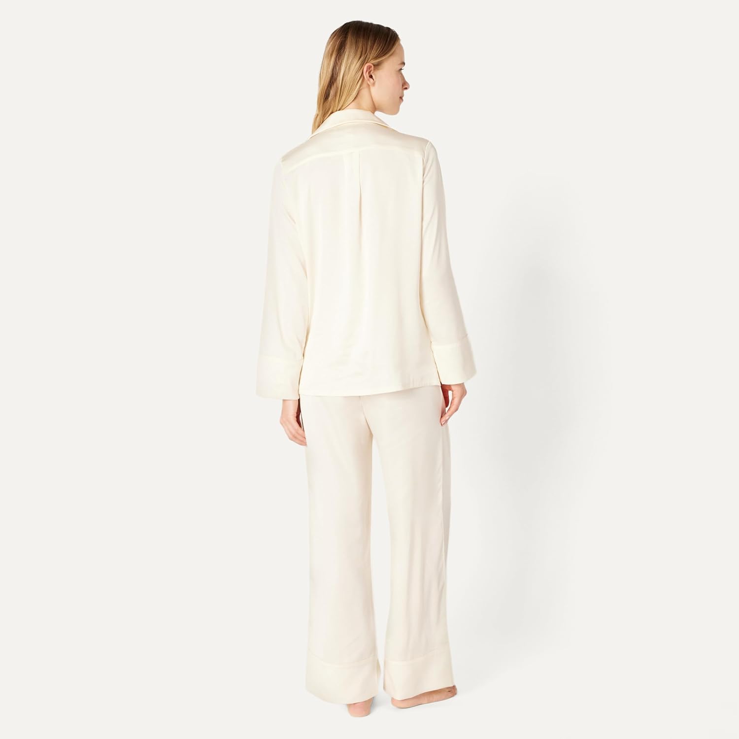Detalle de Amazon Essentials Women's Satin Pyjama Shirt and Bottoms Set – Satin Pyjama Set