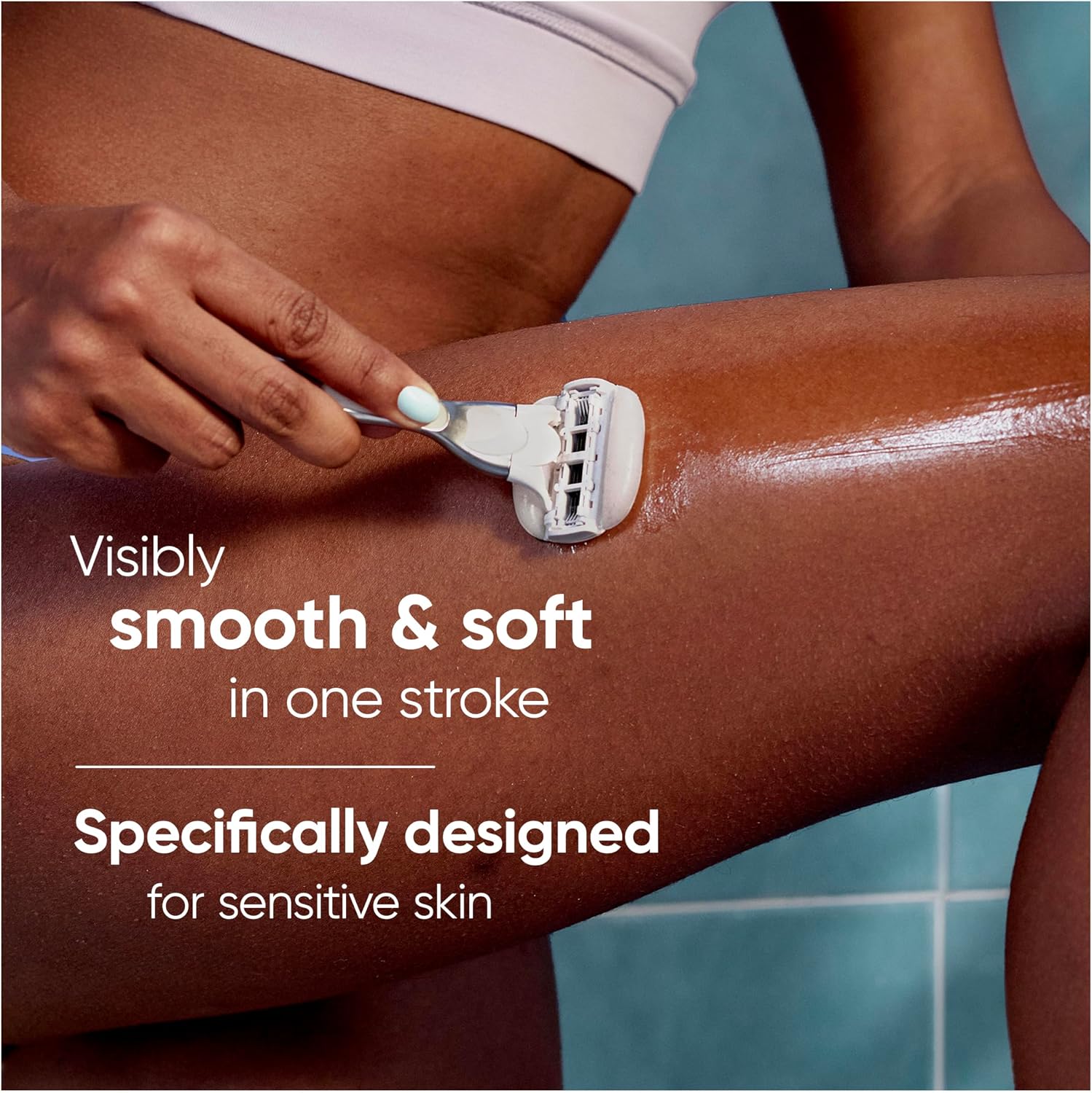 Detalle de Gillette Venus Pro ComfortGlide Sensitive women’s blades (10 refill cartridges) with blade cover