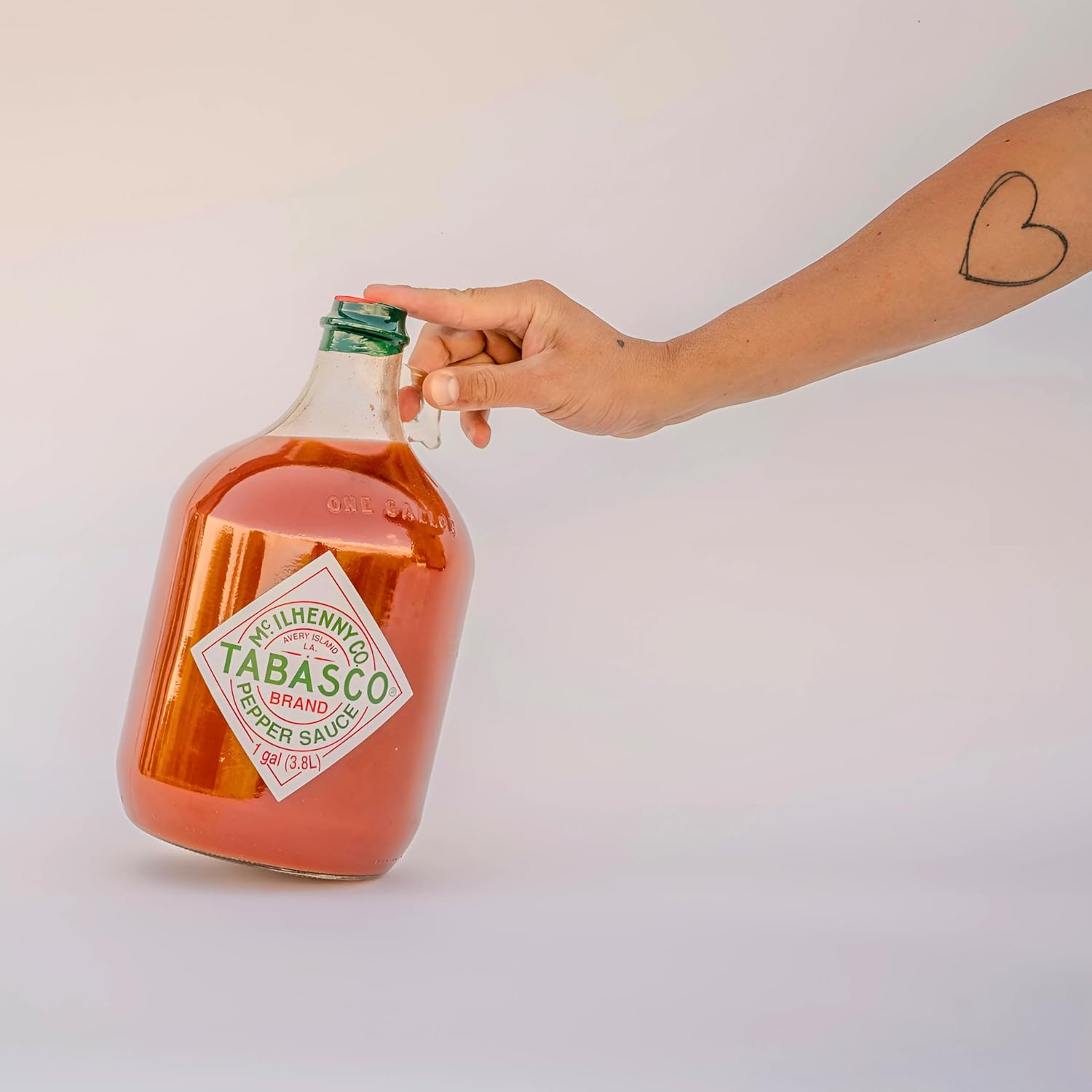 Detalle de Tabasco Original Red – Salsa al peperoncino 3,780 ml (bottiglia grande con pompetta)