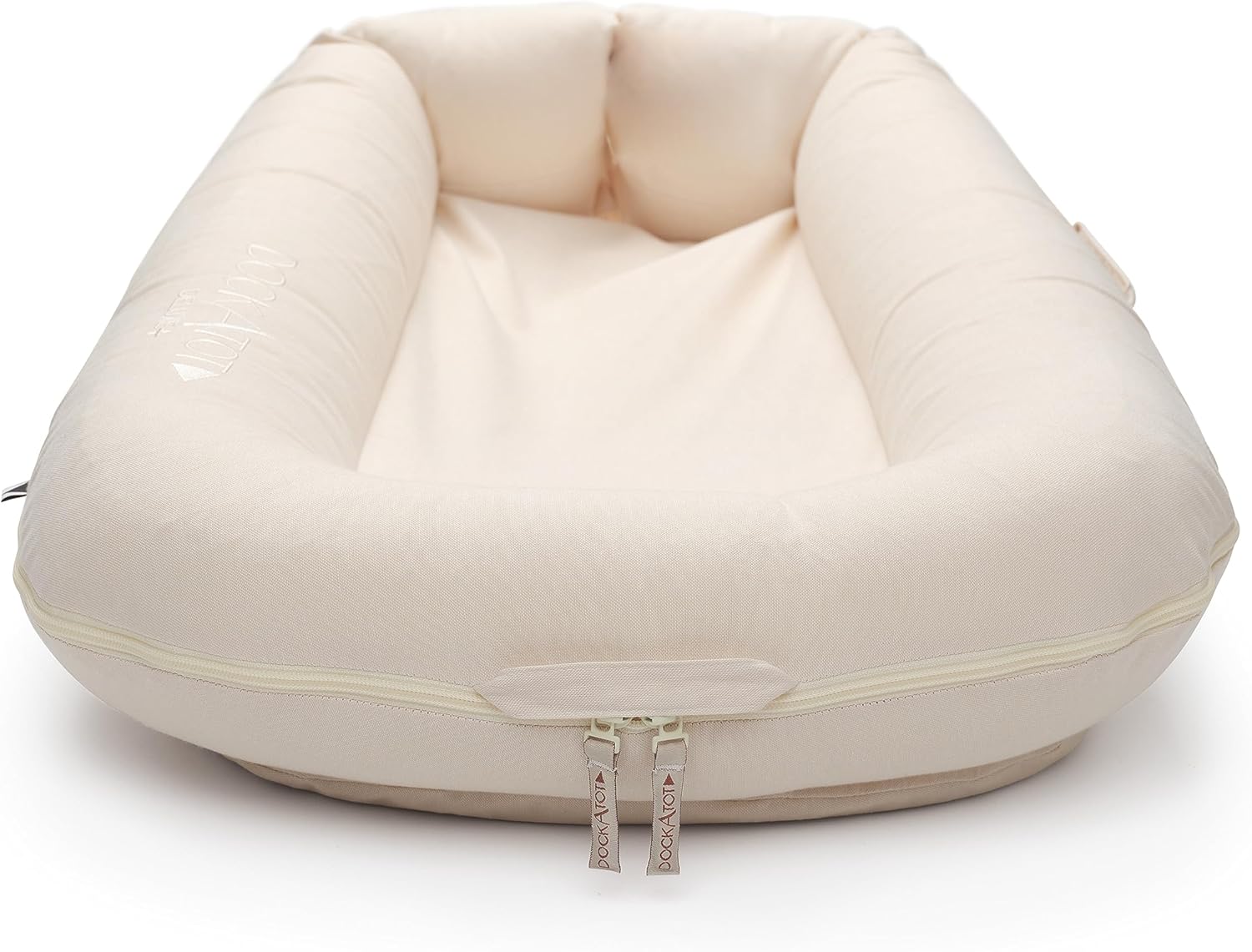 Detalle de DockATot Deluxe+ Dock - Sand Chambray: A practical lounge and play spot for babies