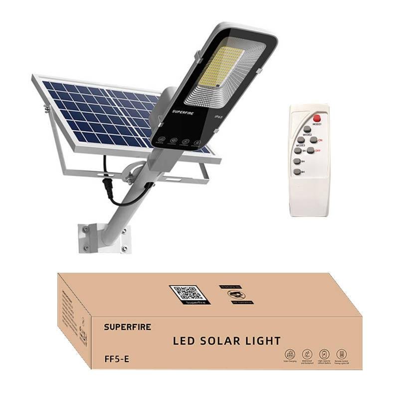 Detalle 2 de Lámpara solar Superfire FF5-E 2000lm 20000mAh IP65