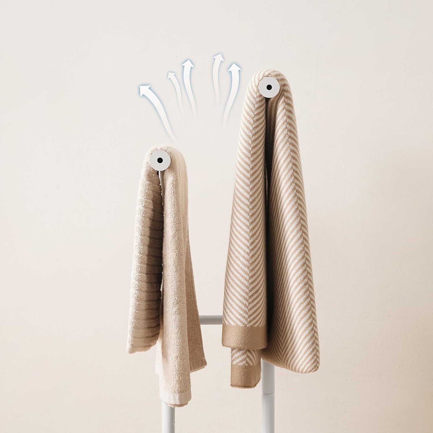 Detalle de HOOBRO Portasciugamani da Terra con 2 Braccia EWN24LB01G1 – stabile, 40 x 24 x 80,5 cm, bianco e legno naturale