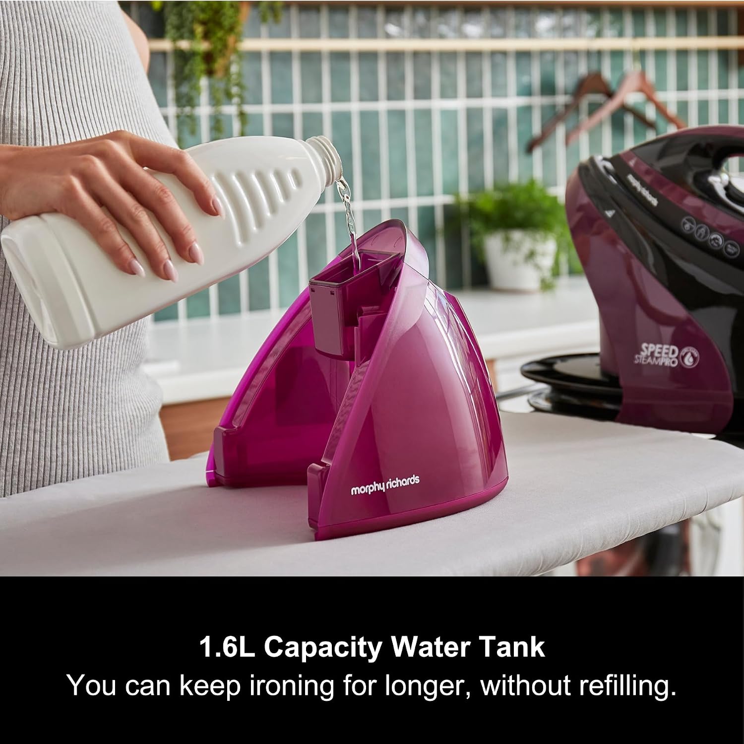 Detalle de Morphy Richards 332102 steam generator iron