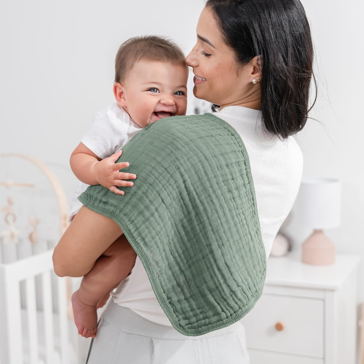 Detalle 2 de Comfy Cubs Muslin Burp Cloths 20" x 10" (Pack of 10) – Large, 6-Layer, Ultra Absorbent 100% Cotton