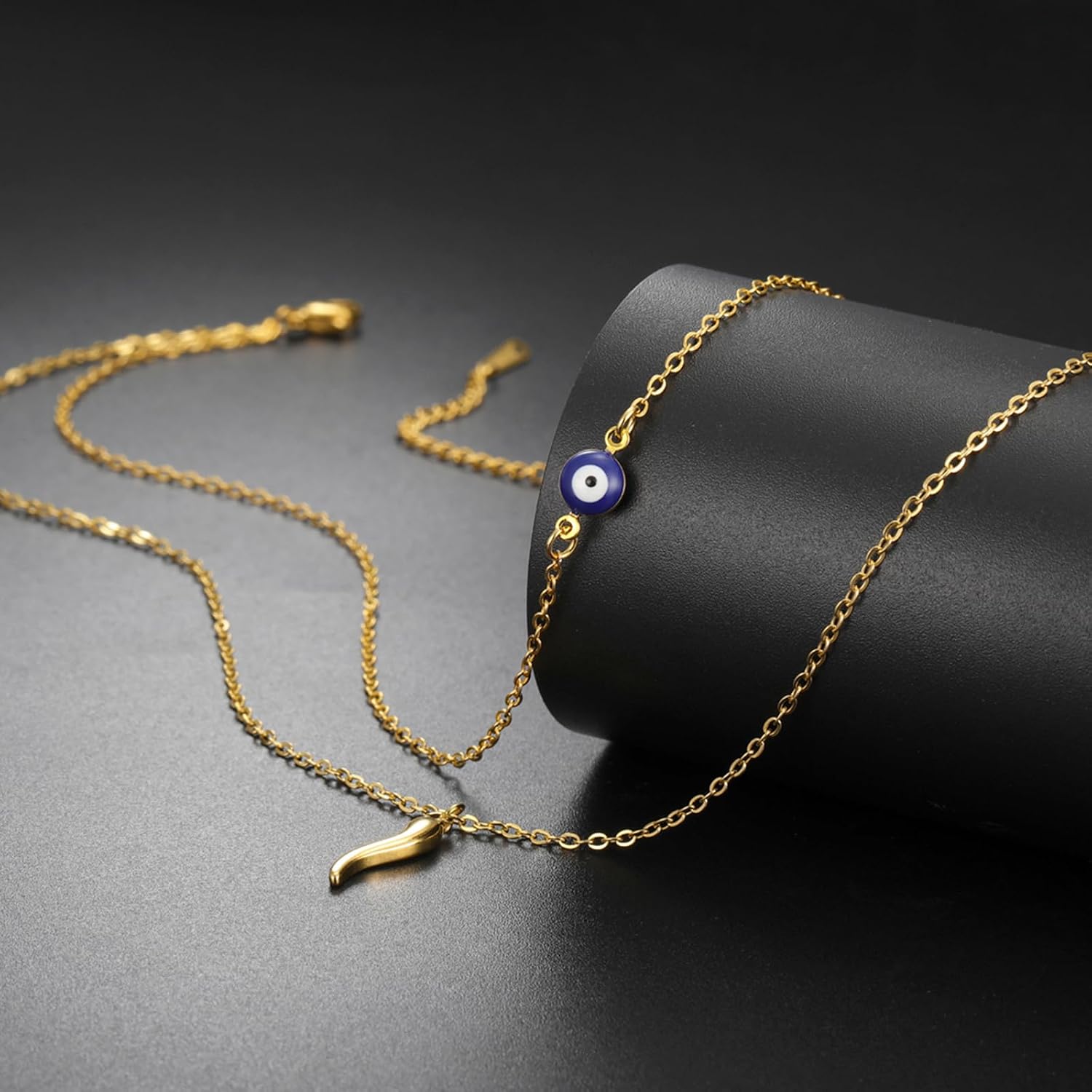Detalle de VASSAGO Evil Eye Necklace with Italian Horn Pendant – Layered Turkish Blue Eye Protection Jewellery