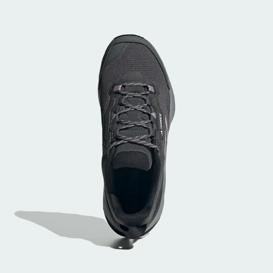 Detalle de Adidas Terrex AX4 Hiking: zapatilla de senderismo para salidas de montaña