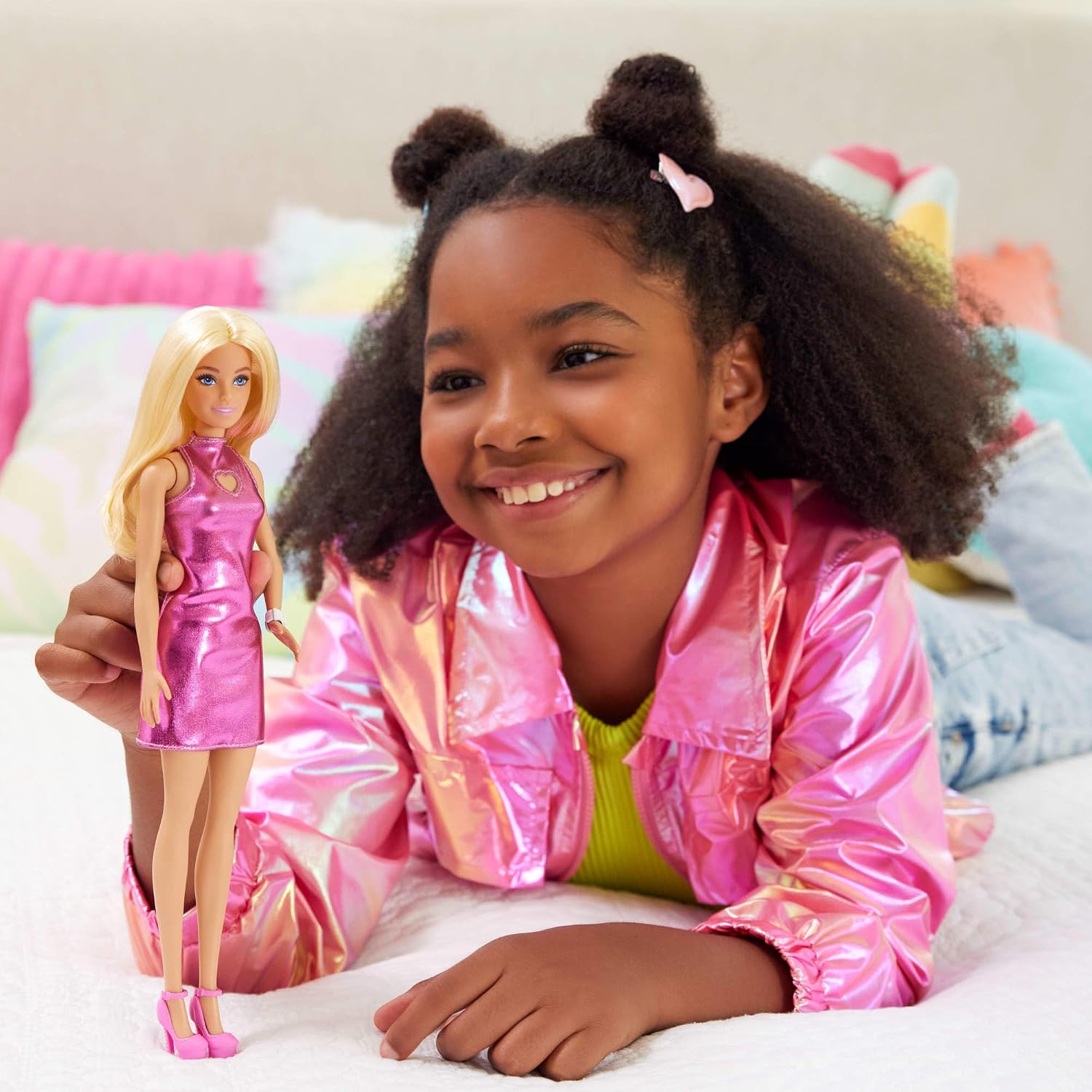 Thumbnail 1 de Barbie Fashionistas Puppe Nr. 230 HYT88 mit blondem Haar im rosa Metallic-Minikleid