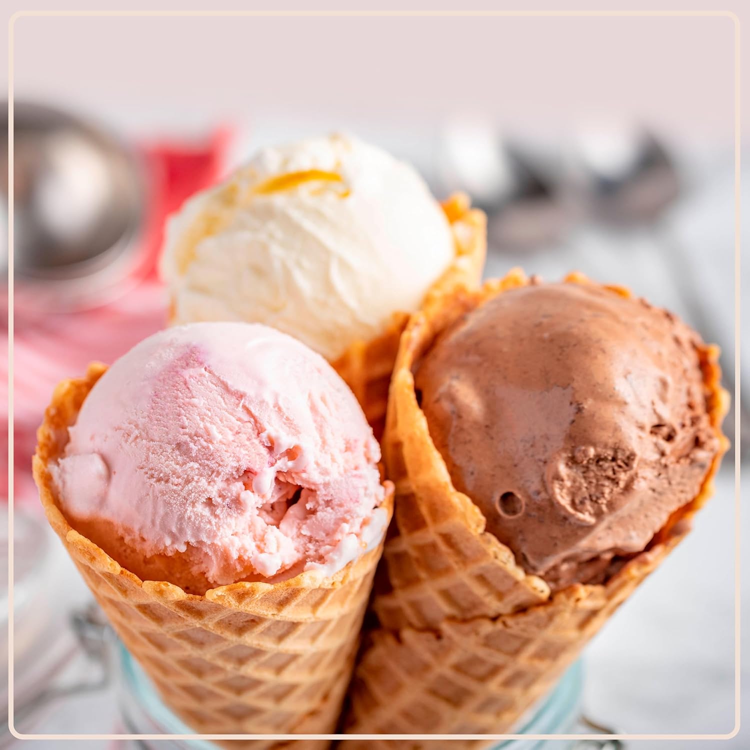 Thumbnail 5 de Nostalgia Electric Ice Cream Maker (4 Qt) in Light Wood Style — Old-Fashioned Wooden Machine