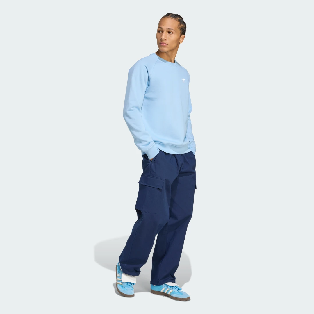 Detalle de Sudadera cuello redondo Trefoil Essentials de Adidas – Azul