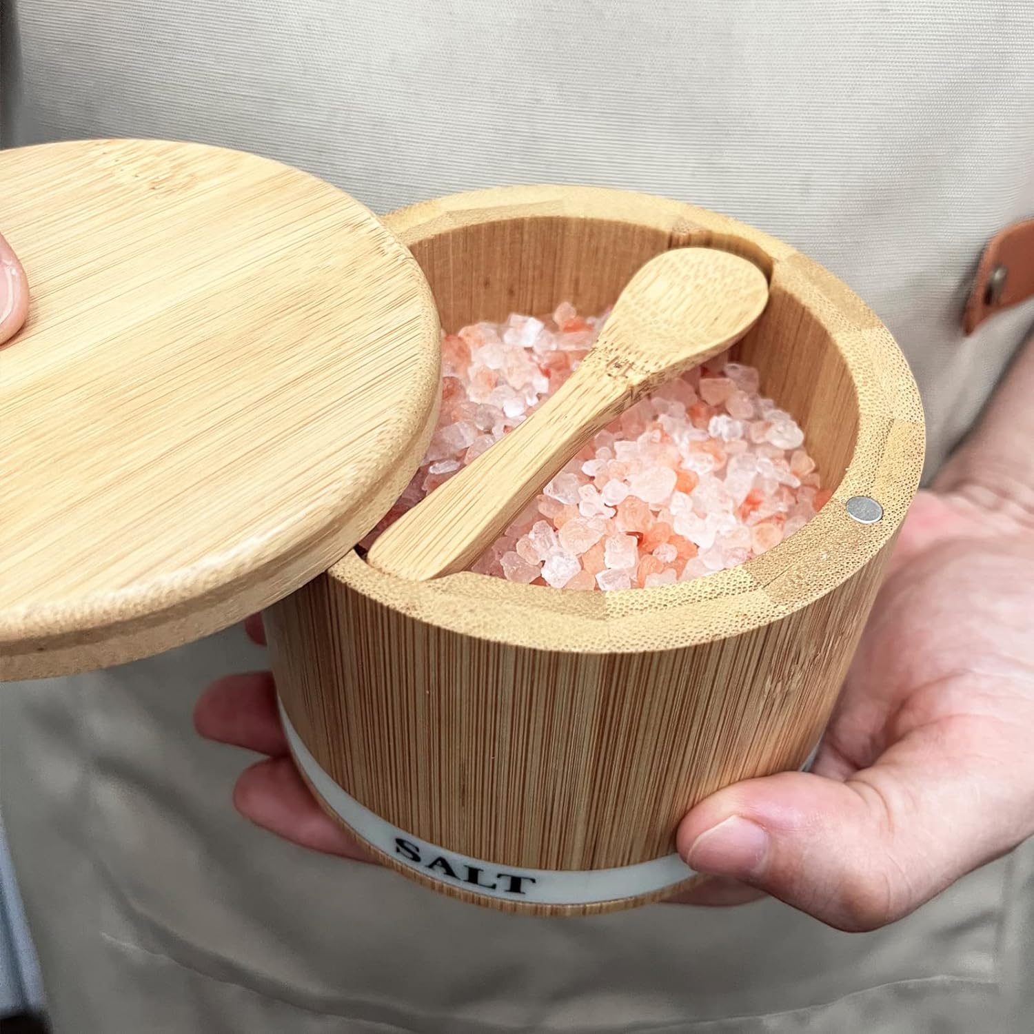 Detalle 2 de ThougrLyh Bamboo Salt Box