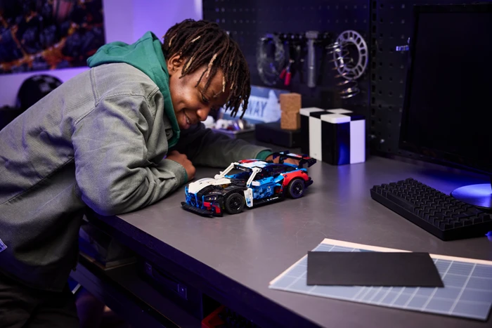 Thumbnail 10 de LEGO Technic BMW M4 GT3 EVO Rennwagen 42226 – Detailverliebte Technik zum Zusammenbauen